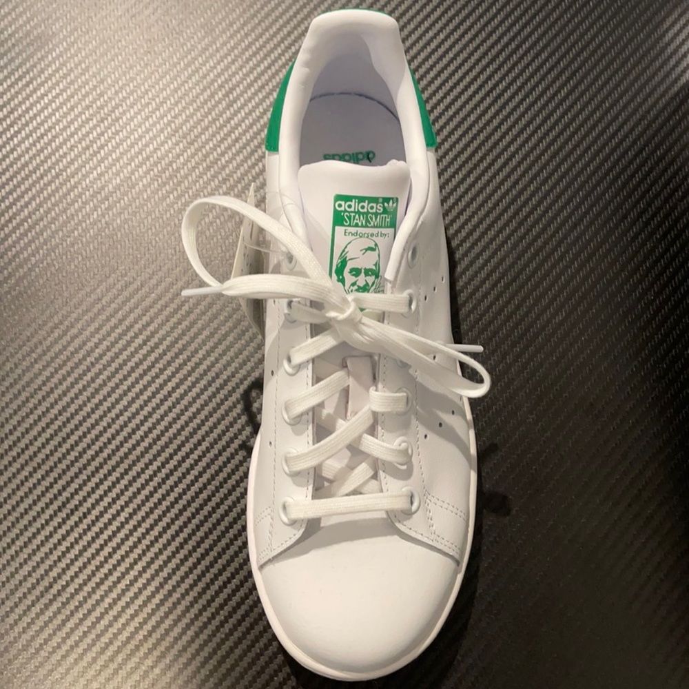 kids unisex Adidas Stan  Smith J sneakers.